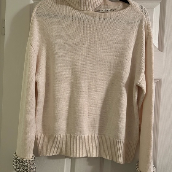 Alice+ Olivia women’s top! - Picture 2 of 5